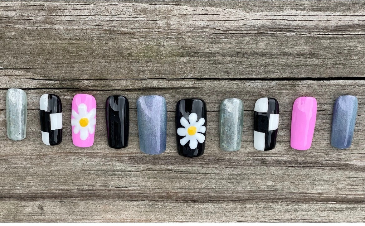 Daisy Daze handmade hand painted daisy and checkered press on nails in hot pink black and chrome, medium square